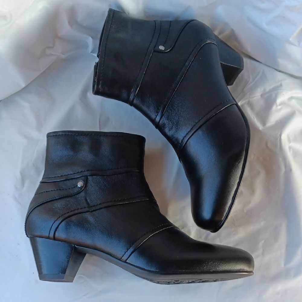 David Tate Elegant Black Leather Ankle Boots Size 9.5 NWOT